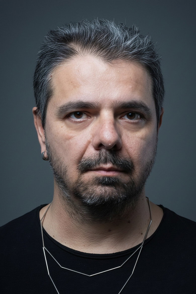 Asfalt Dünya portrait