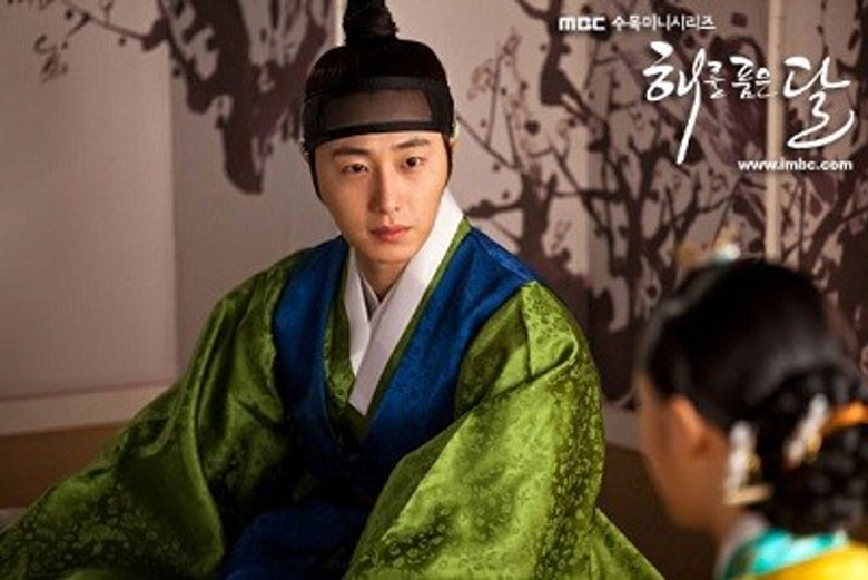Still from ลิขิตรักตะวันและจันทรา (The Moon Embraces the Sun) - ซีซัน 1 ตอน 7