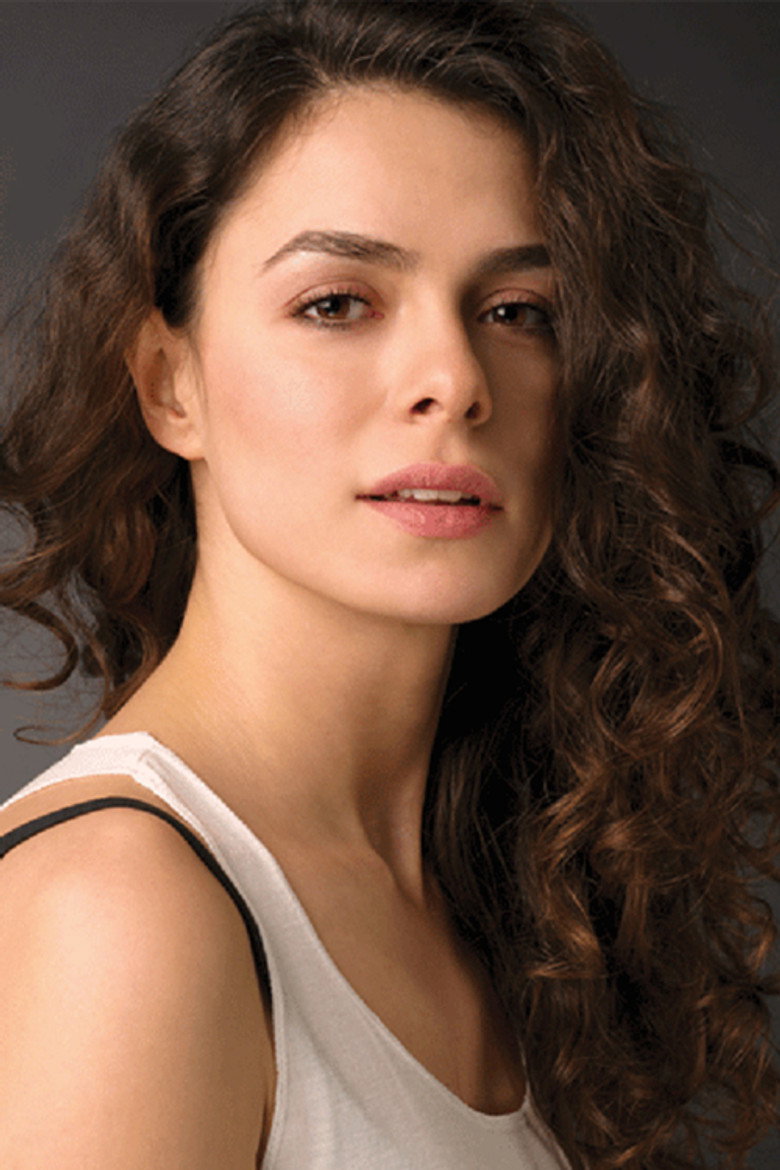 Özge Özpirinçci photo 6