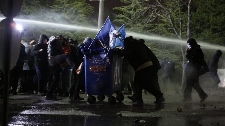 19 MART: ÜNİVERSİTE AYAKTA