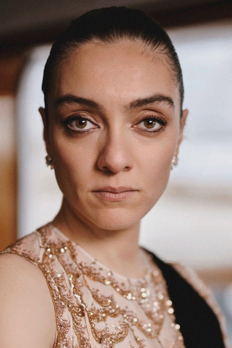 Merve Dizdar photo