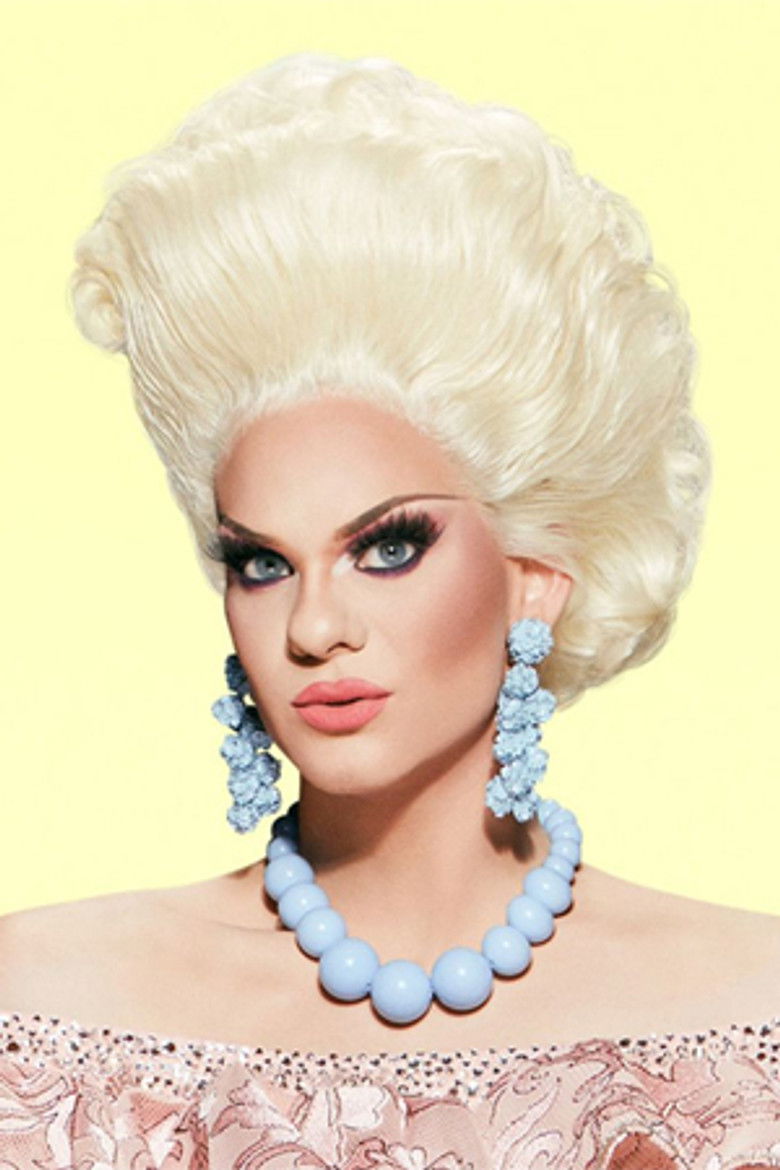 Elliott with 2 Ts portrait image