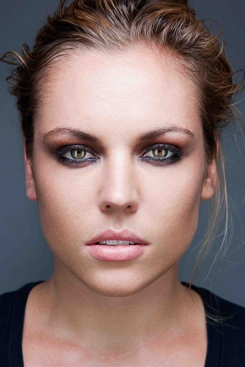 Agnes Bruckner photo 6
