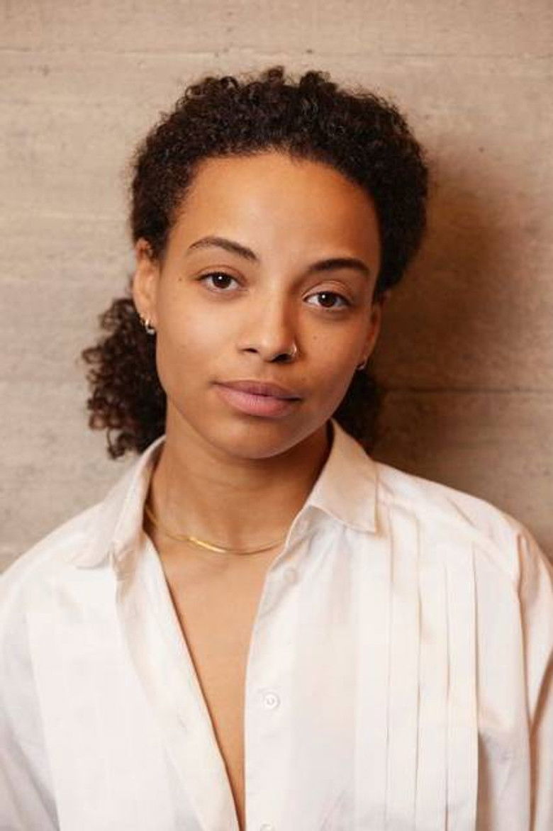 Naomi Simmonds portrait image