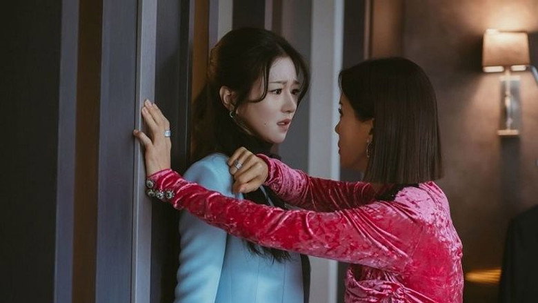 Still from Eve - Season 1 Episode 8