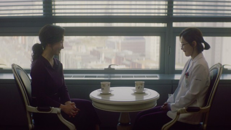 Still from 슬기로운 의사생활 - Season 2 Episode 2