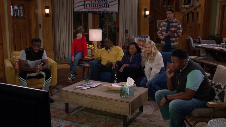 The Neighborhood S03E02 — Welcome to the Election episode still