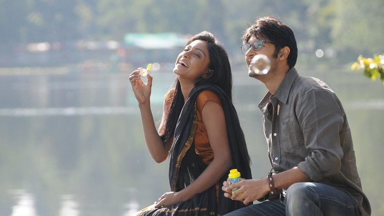 Uyir Mozhi main backdrop