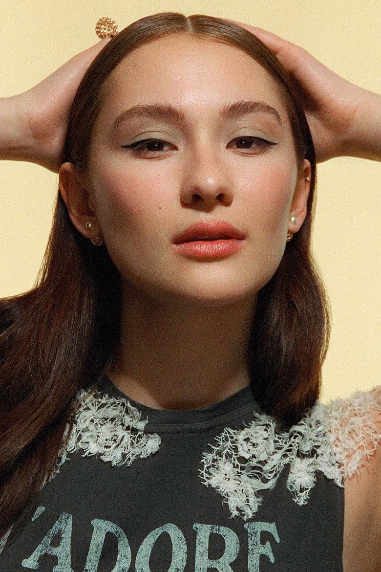 Lola Tung photo 4