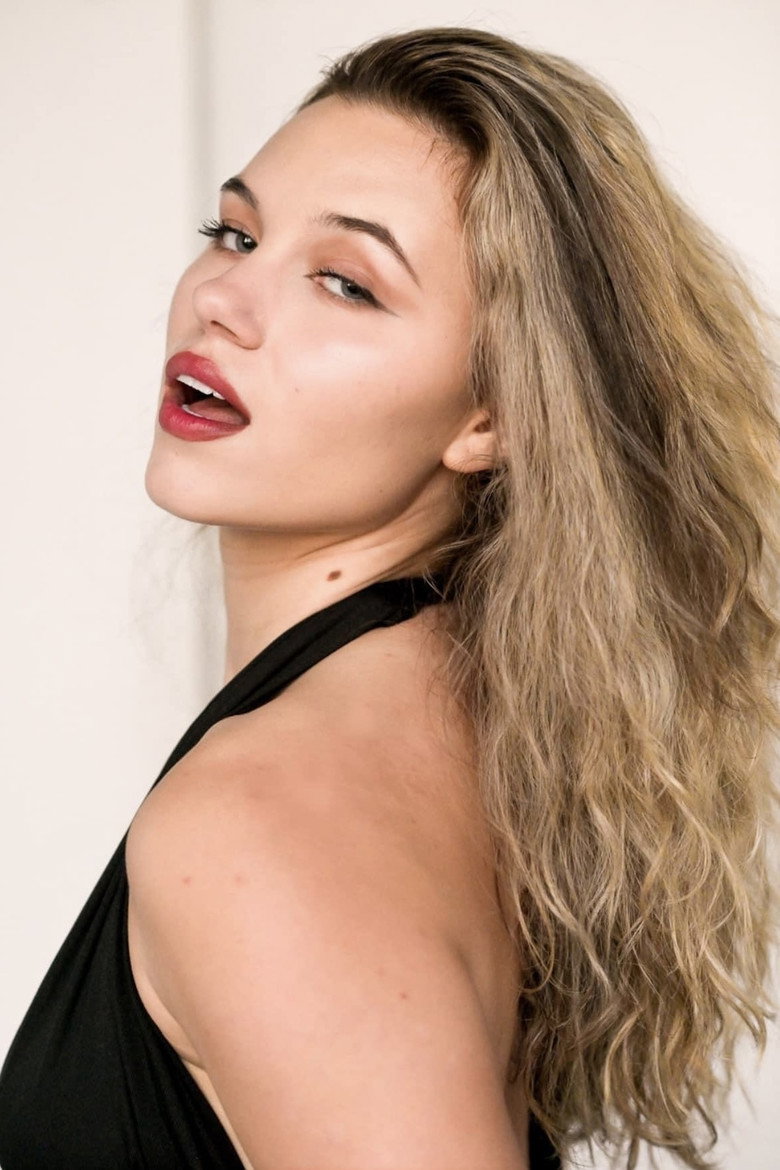 Victoria Grace photo