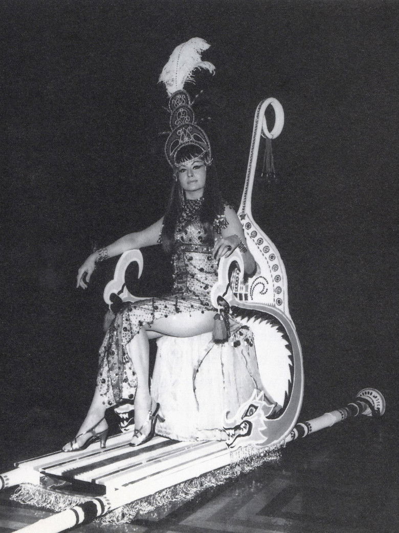 Imatge de Helen, Queen of the Nautch Girls