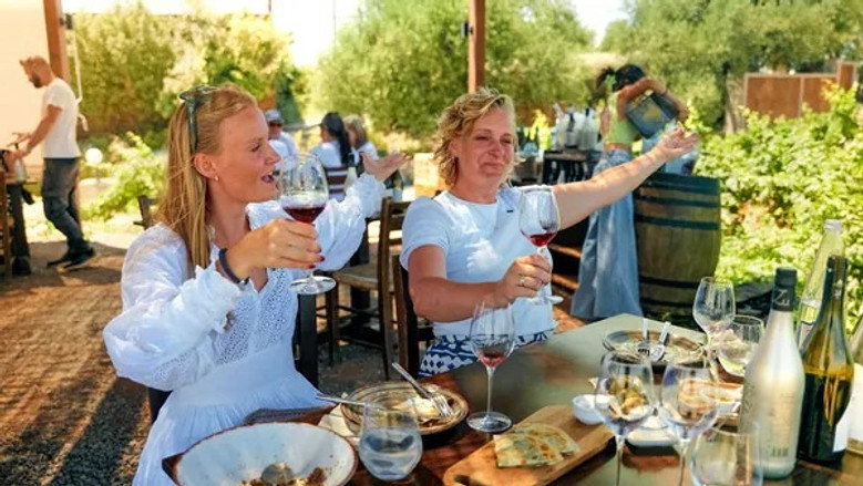 Tuva and Ronny’s Bed & Breakfast: 1×8