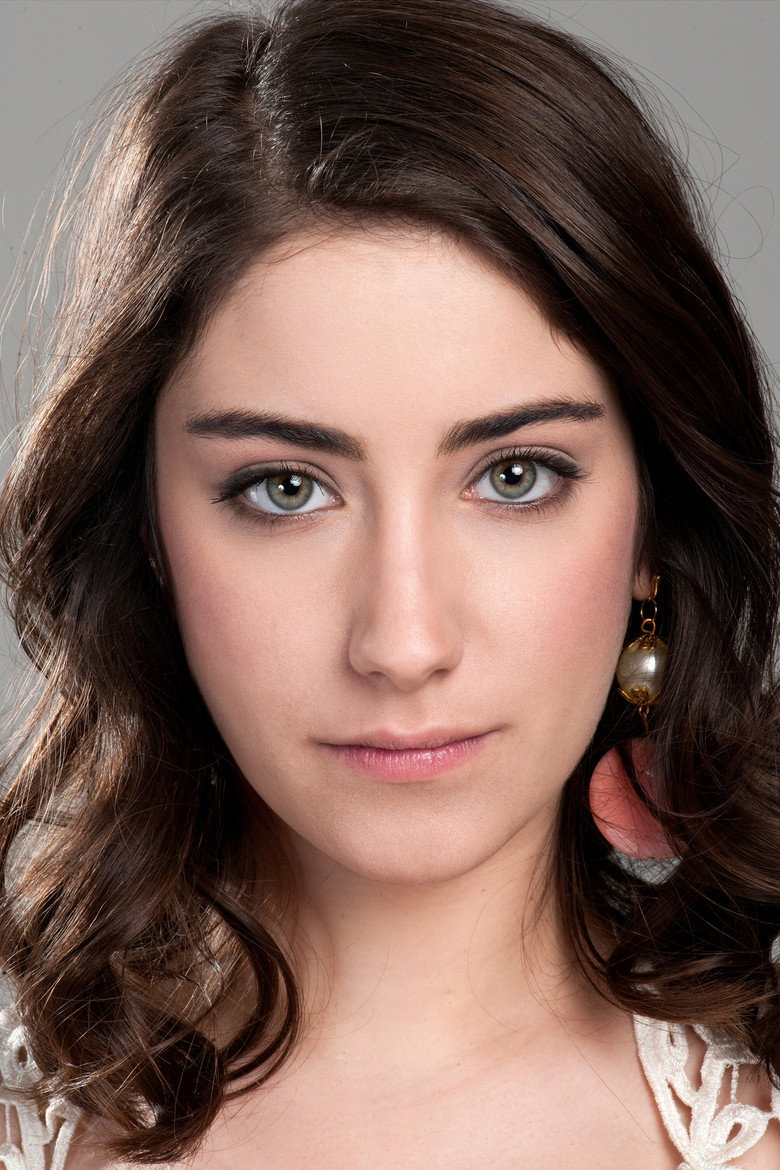 Hazal Kaya photo 4