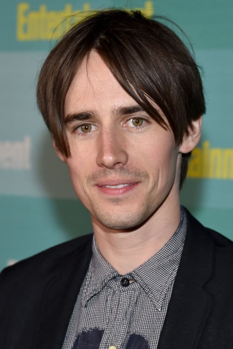 Reeve Carney headshot