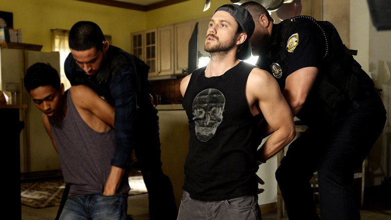 Still from Graceland - Season 3 Episode 6