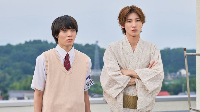 Popular Serizawa Acts Weird Around Me: sahne