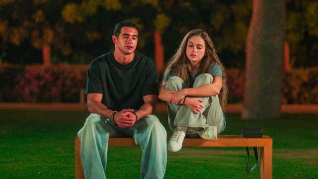 Still image for What You See is not What it Seems season 1 episode 34: Broken light - Episode 4 Still image for What You See is not What it Seems season 1 episode 34: Broken light - Episode 4