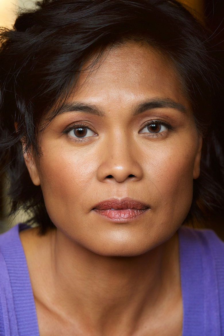 Tess Lina portrait image