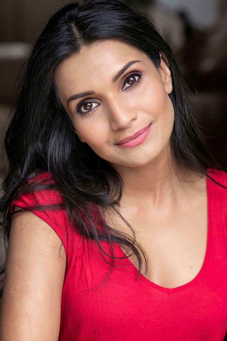 Nivi Summer portrait image