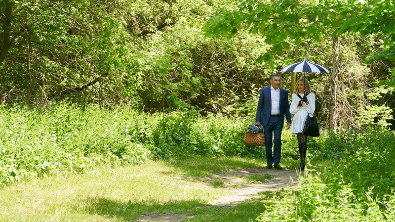 Still from Schitt's Creek - Season 6 Episode 1