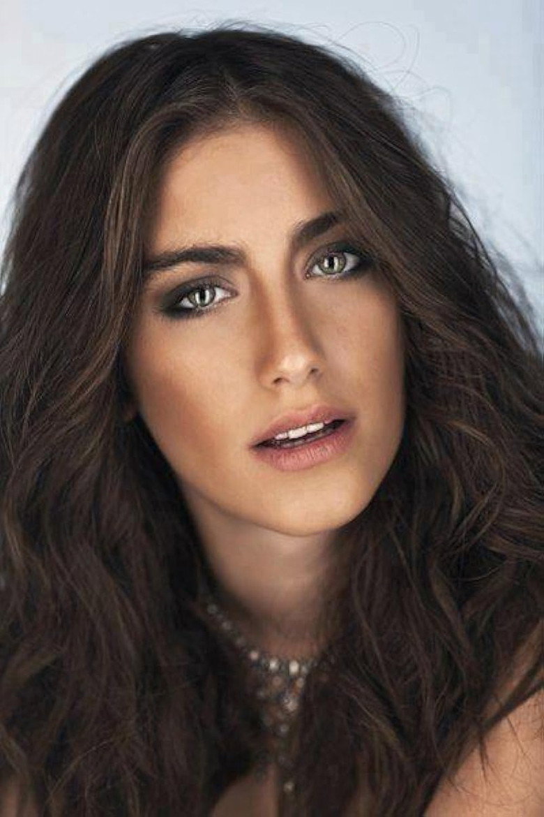 Hazal Kaya photo 6