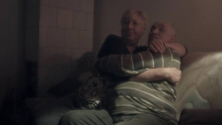 Imatge de Couple in a Room Smoking Cigarettes