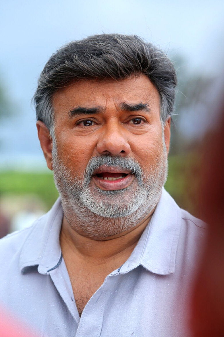 Maniyanpilla Raju photo 2