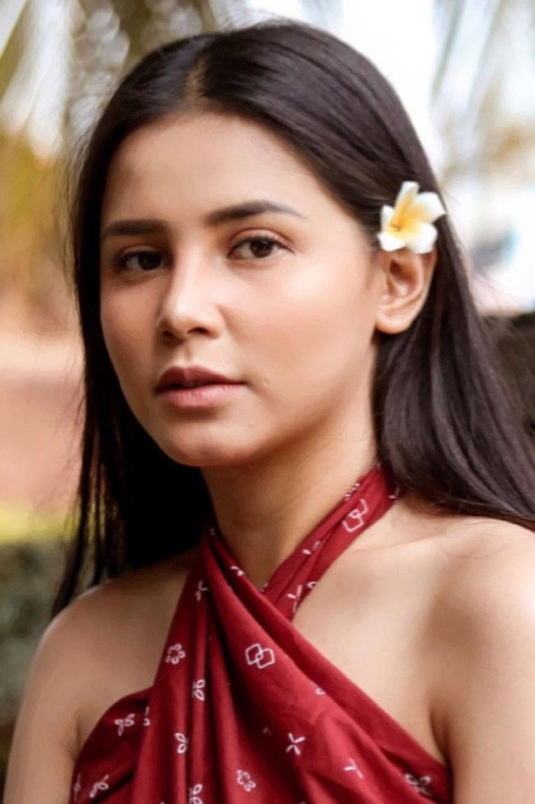 Yunita Siregar photo 3