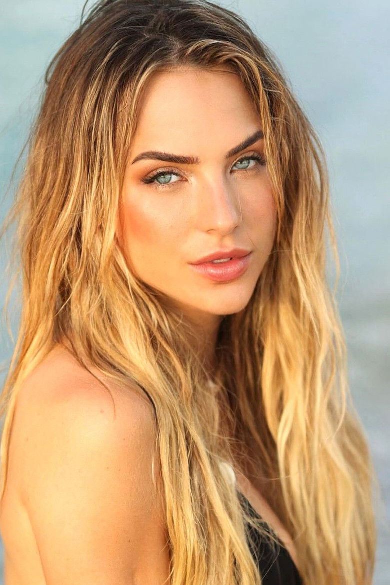 Gabi Martins portrait image