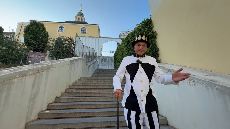 Frame from Lev salonu