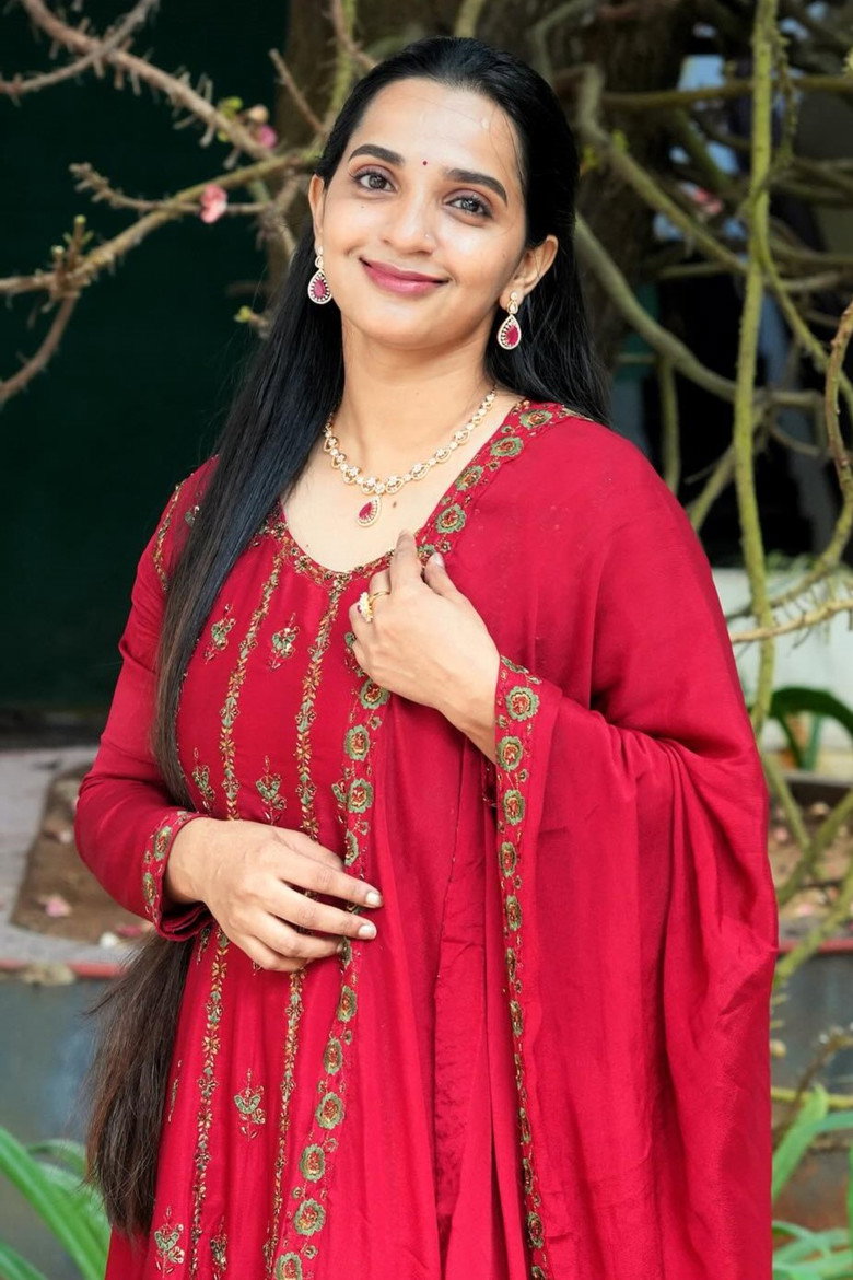 Malavika Krishnadas photo