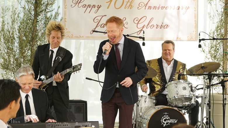 9x20 episodenbild modernfamily mutter Watch Modern Family Season 9 Episode 6 - Ten Years Later Online free