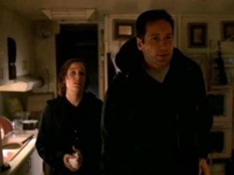 The X-Files S06E13 — Agua Mala episode still