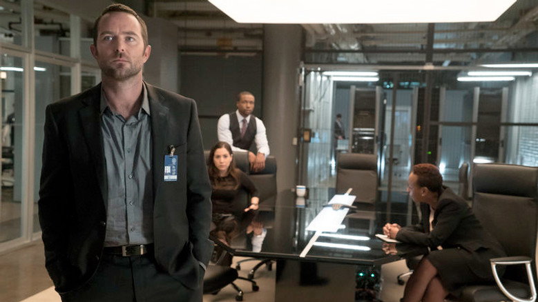 Sullivan Stapleton – Woe Has Joined