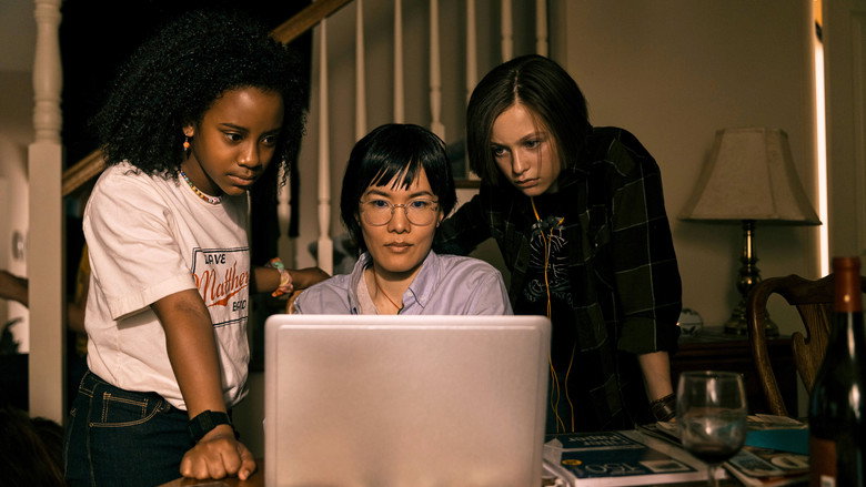 Still from Paper Girls - Season 1 Episode 2