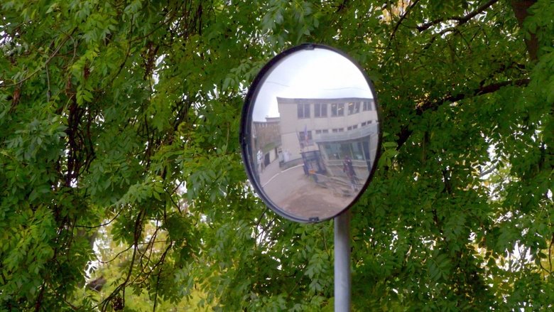 Devant – Contrechamp de la rétention (2025)