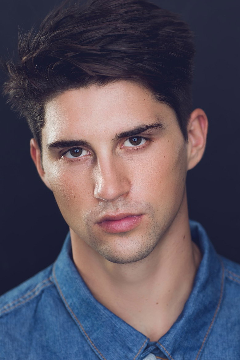 Gage Banister photo 2