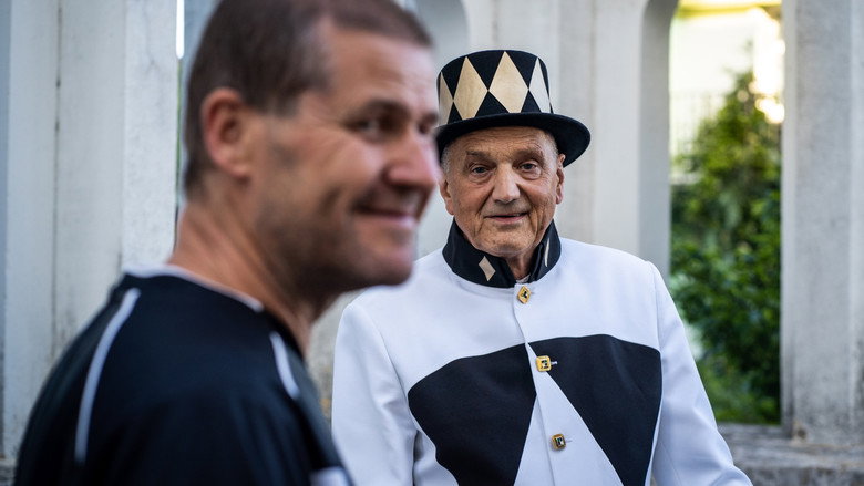 Frame from Lev salonu