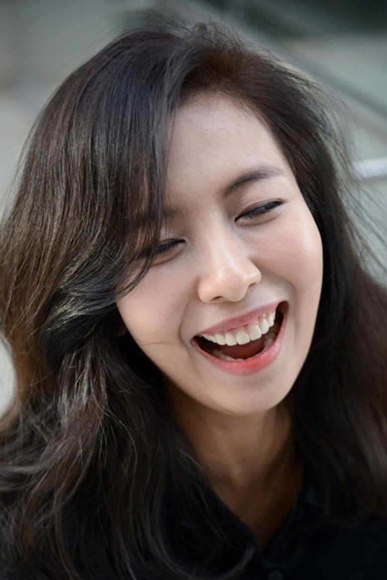 Kim Hye-na photo 2