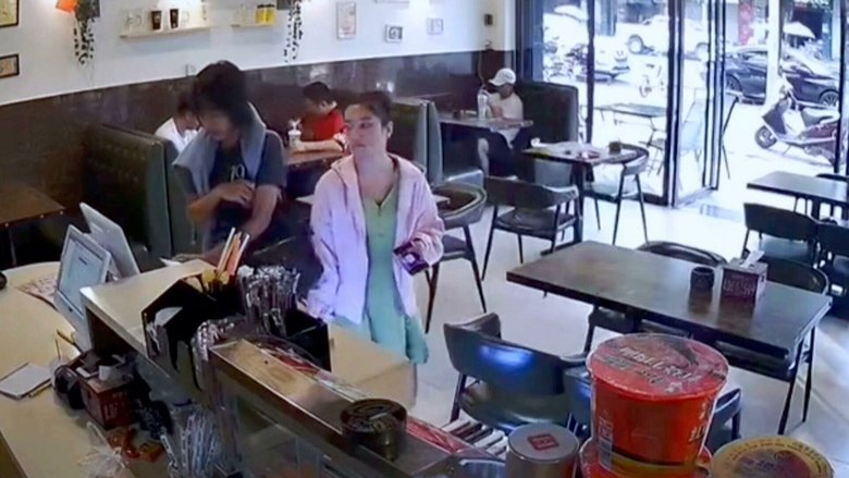 Still image for Customer Wars season 1 episode 4: Slippery Customer Still image for Customer Wars season 1 episode 4: Slippery Customer