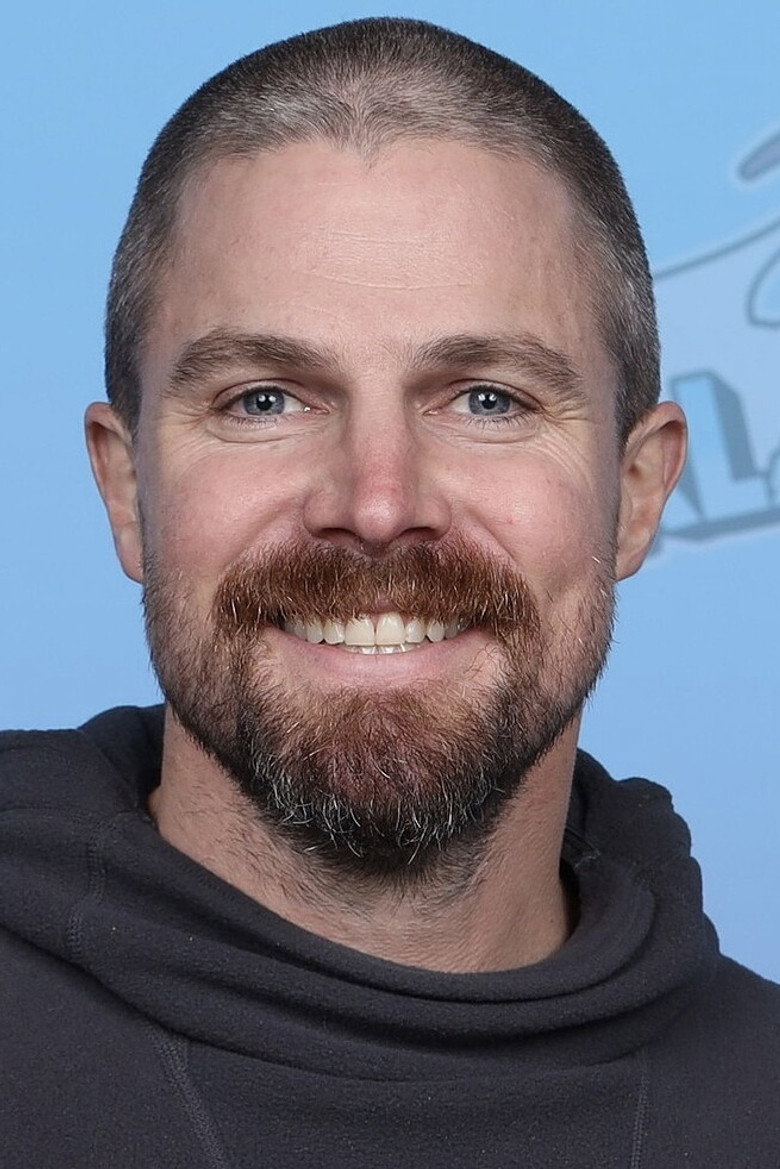 Stephen Amell photo 7