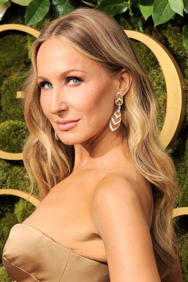 Nikki Glaser 8