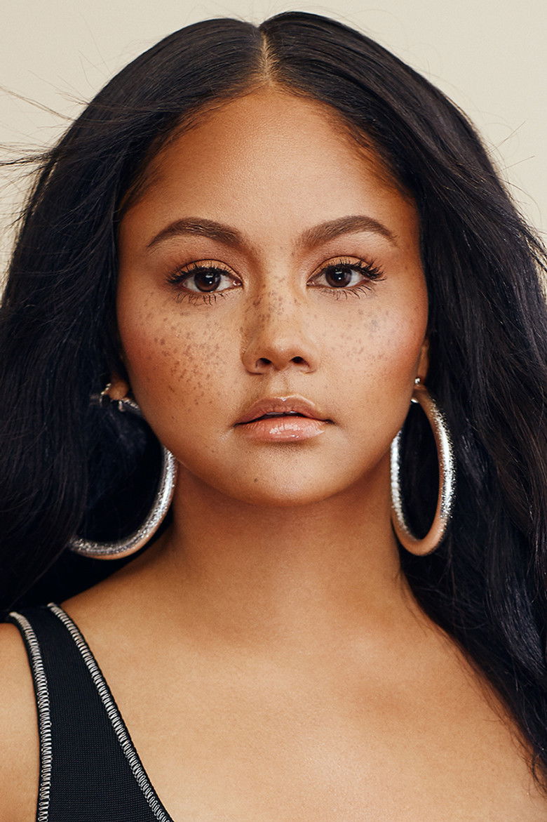 Kat DeLuna portrait image