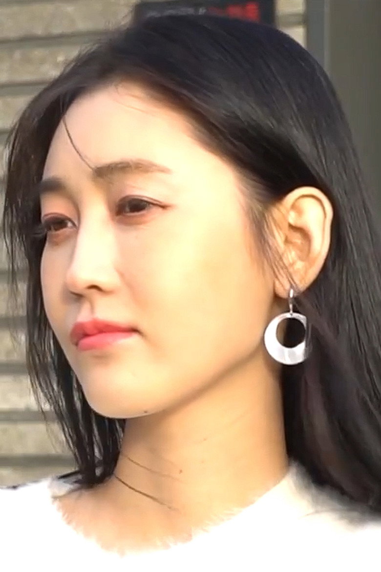 Lee Ah-in photo