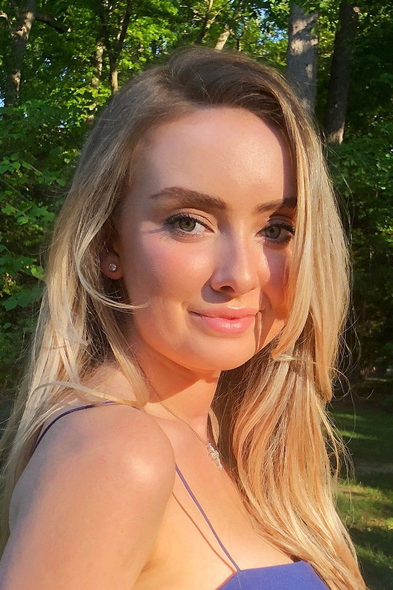 Rikki Schlott portrait image