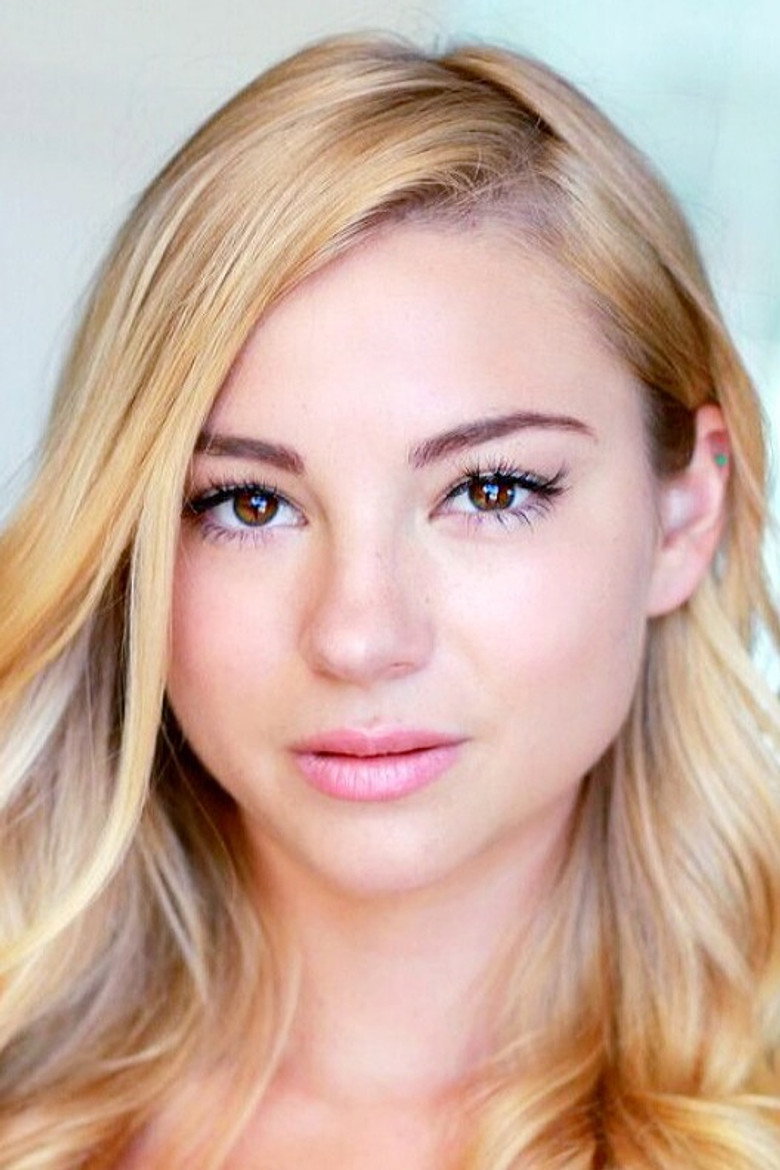 Allie Gonino photo 3