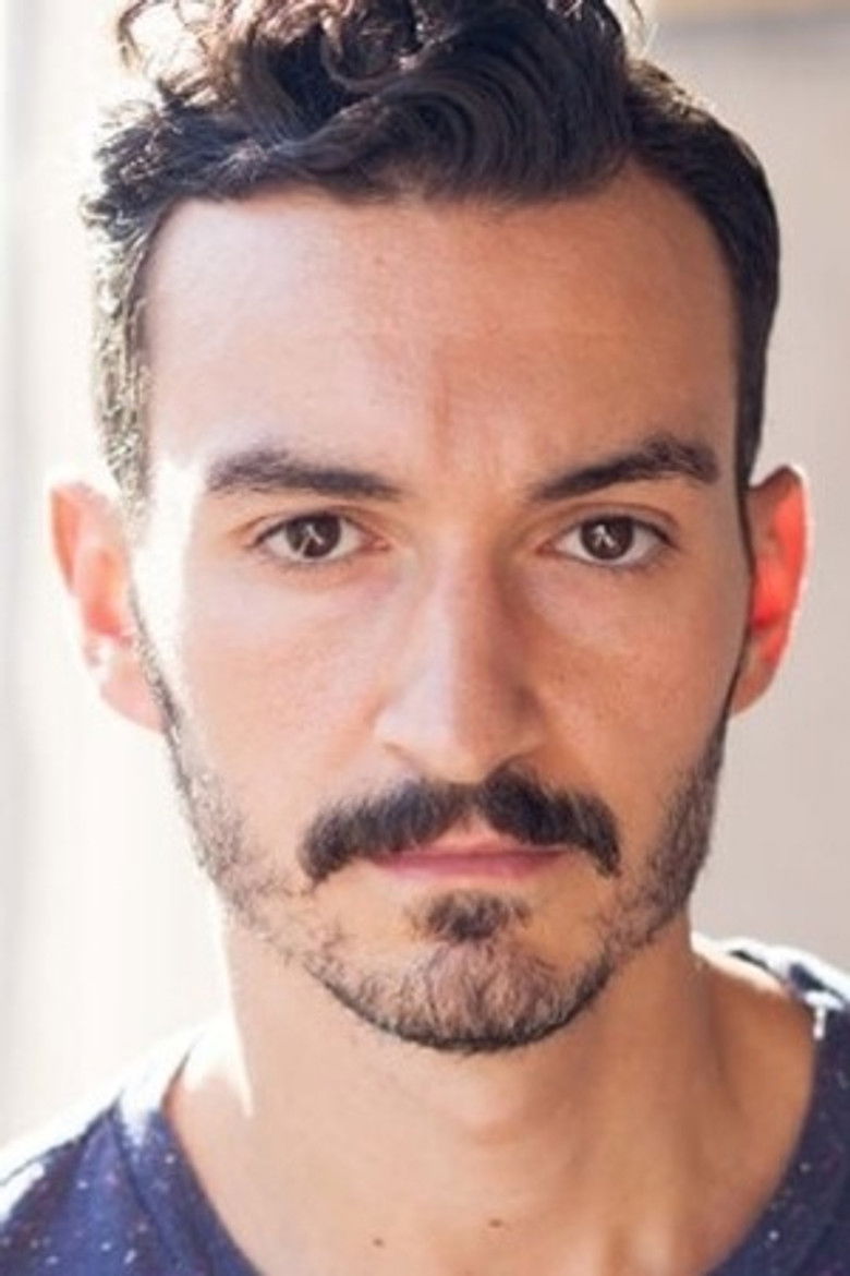 Derek Viveiros portrait image