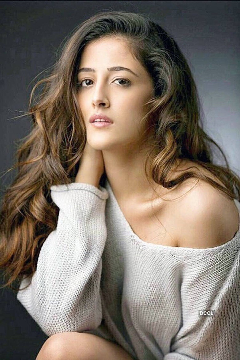 Nupur Sanon photo