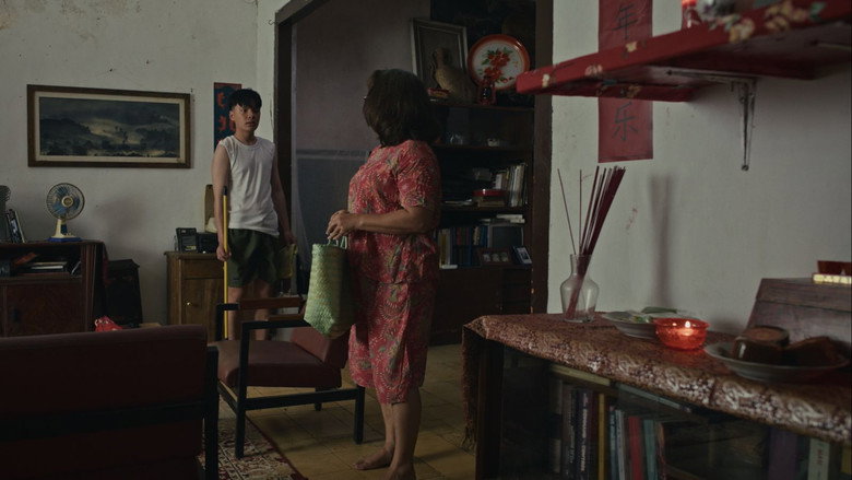 Imatge de A House with a Breathing Fan