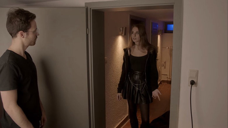 Image d'arrière-plan 5 du film 2025: The World Enslaved by a Virus